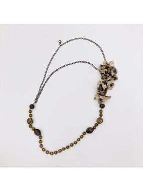 Long beaded necklace with flower accessory